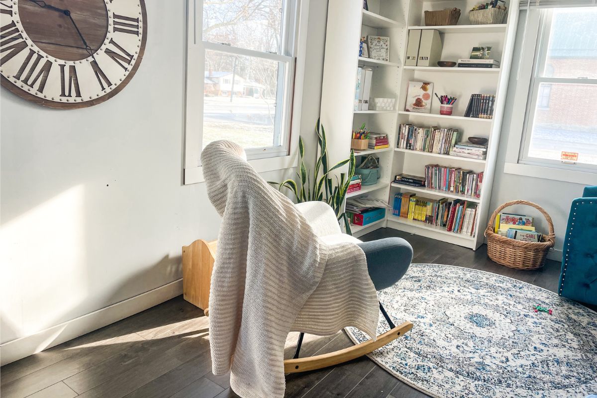 rocking chair for the postpartum mother